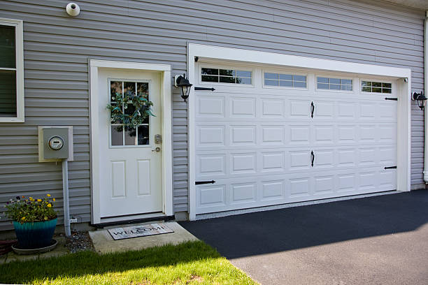 24/7 Emergency Garage Door Panel Replacement experts in Parkersburg, IA